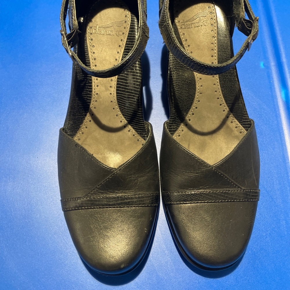 Womens Leather black dansko.